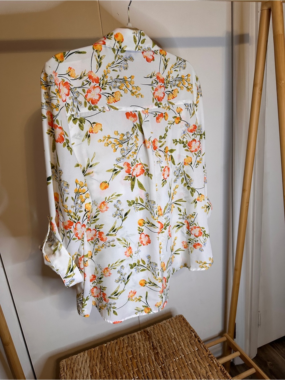 A. Byer‎ White Floral Button-Up Blouse with Coral and Yellow Flowers xl